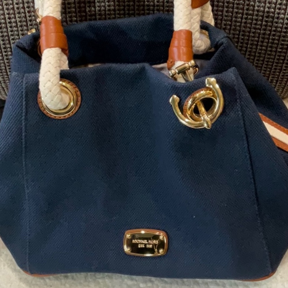 Michael Kors - Picture 2 of 4